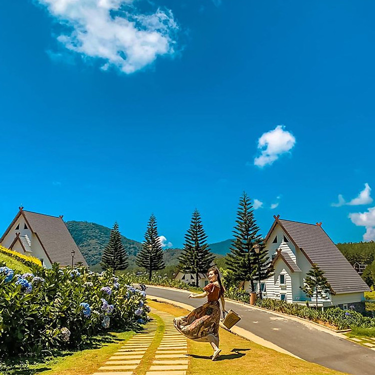 Đà Lạt Wonder Resort 4* - Gói 3N2Đ Buffet Sáng, Bữa Tối, Phòng Cao Cấp Hướng Hồ, Xe Tham Quan 4 Giờ, Hồ Bơi Vô Cực