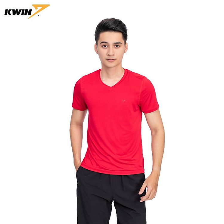 Áo Thun Nam Kwin KTS014S9 chất liệu PE Cool có bề mặt trượt dễ chịu, mịn và mát, thoáng khí.