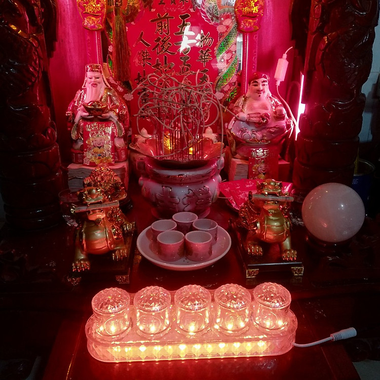 Bộ 5 Ly Kèm Đế Có Remote Dùng Cho Bàn Thờ Thần Tài