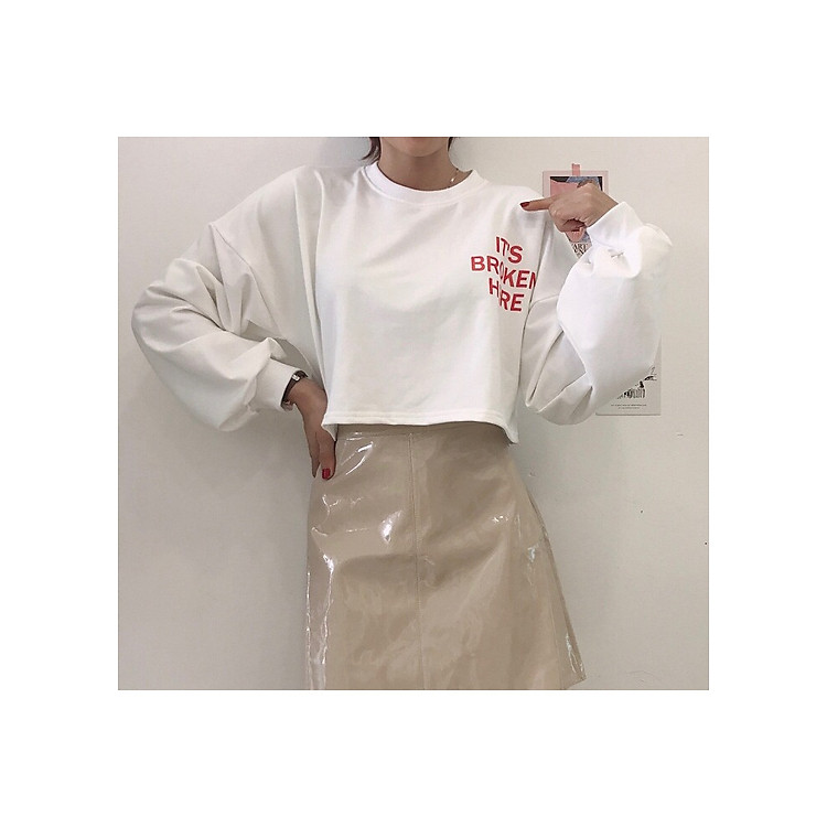 Áo Croptop Tay Dài Không Nón Chữ It's Broken Here