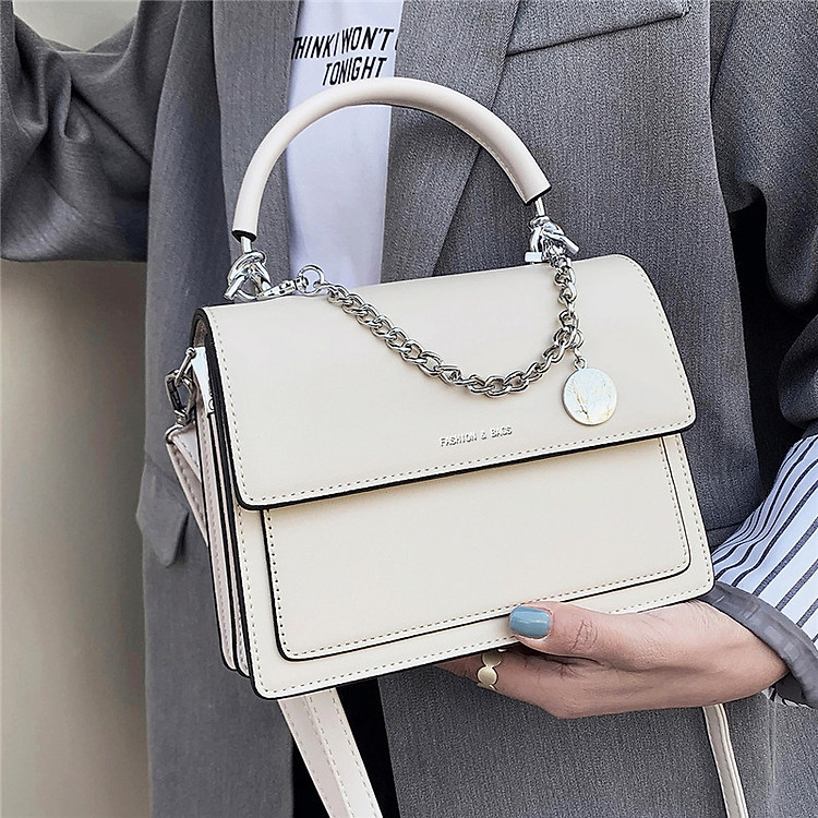 Túi xách nữ - vật dụng không thể thiếu của chị em.