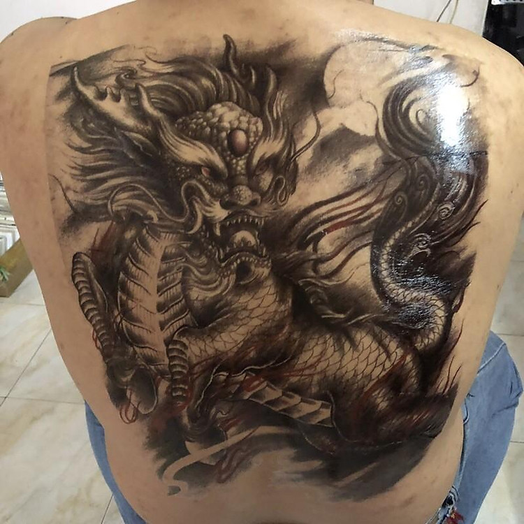 Hình xăm dán kín lưng cao cấp kì lân lửa trắng đen 34x48cm