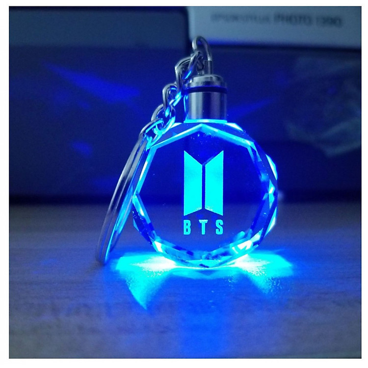 Móc khóa BTS phát sáng đổi màu