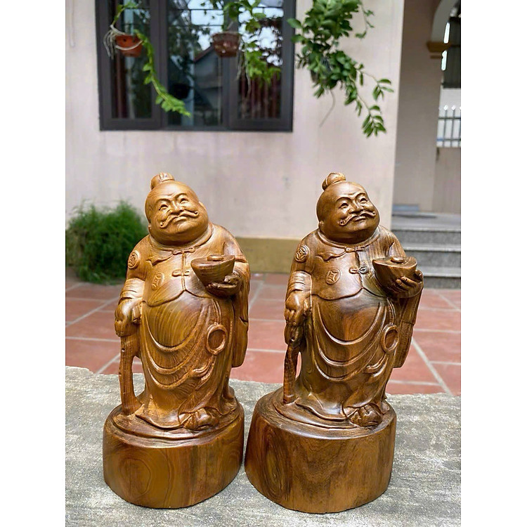 Tượng ông quản gia bằng gỗ bách xanh (20x9x7cm)