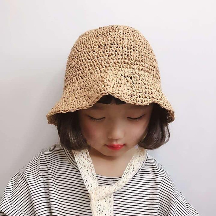 Mũ cối cho bé gái có dây cột - màu ngẫu nhiên