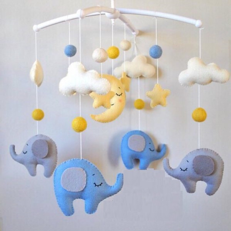 Treo nôi hình mặt trăng và 4 chú voi con