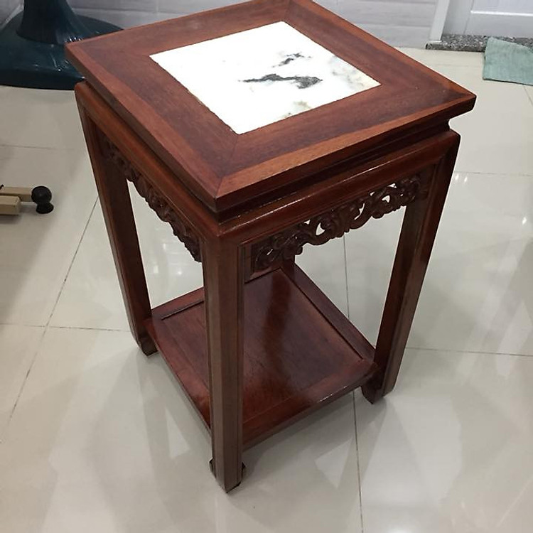 Ghế đôn vuông, mặt đôn kết hợp giữa đá và gỗ, mặt ghế 35 cm x cao 40 cm, chân có đế