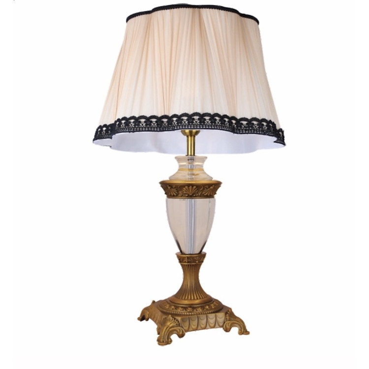 Đèn ngủ để bàn trang trí phòng ngủ, phòng khách kiểu dáng tân cổ điển chao vải DB 3196