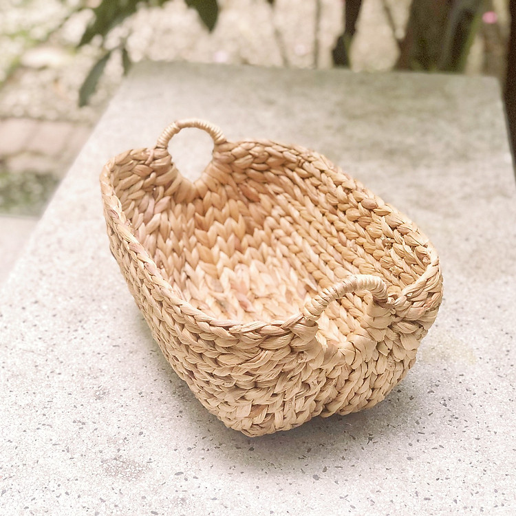 Khay đựng đồ đa năng, cắm hoa đan lục bình Smile Decor hình thuyền, có quai cầm - Water hyacinth basket mini size