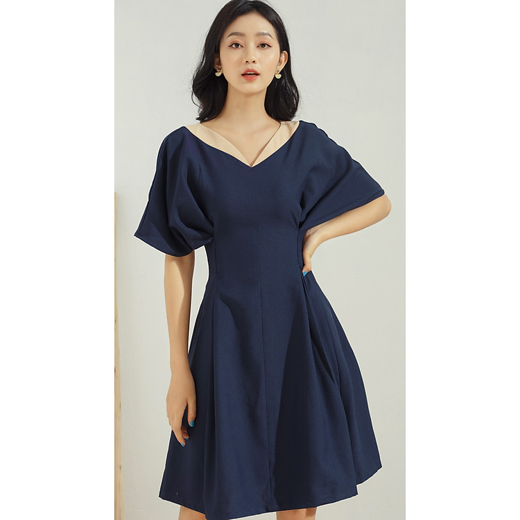 Đầm xòe nữ GUMAC thiết kế tay dơi nhấn eo cổ V sang trọng trẻ trung màu xanh đen DA673