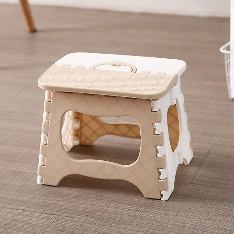 Ghế Đẩu Nhựa Xếp Gọn Tiện Lợi (Nhỏ gọn, tiện lợi, màu ngẫu nhiên)