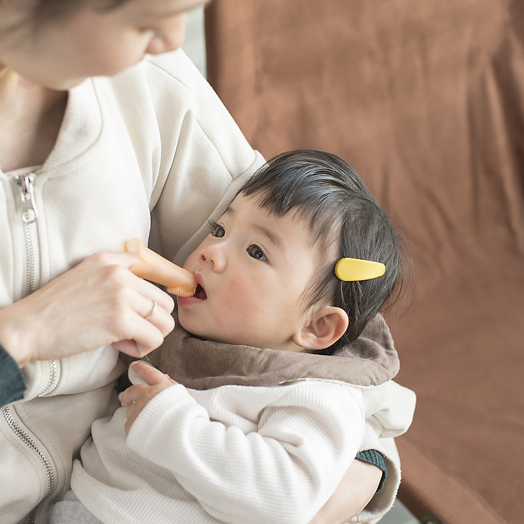 Mua Rơ lưỡi silicone T.L.I cho bé Richell Chính hãng Giá rẻ - Hình ảnh 3