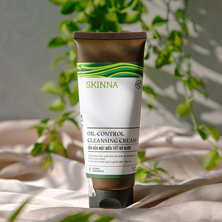 Sữa Rửa Mặt Điều Tiết Bã Nhờn SKINNA - Oil-Control Cleansing Cream 100 gr