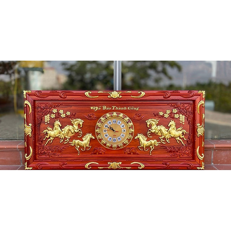 Tranh đồng hồ treo tường khắc tích mã đáo thành công bằng gổ hương đỏ kt 48×108×4cm