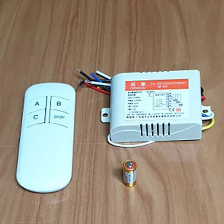 Công tắc điều khiển từ xa 3 cổng kèm tay điều khiển và pin