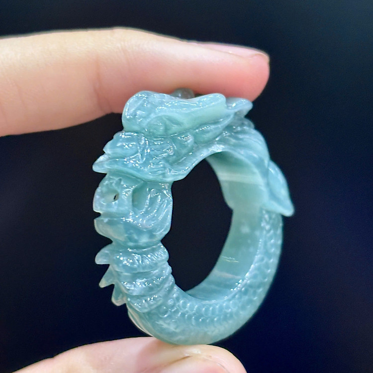 Nhẫn Phỉ Thúy Lam Ngọc – Chạm Rồng Tinh Xảo – Đá Tự Nhiên, Thiết Kế Sang Trọng