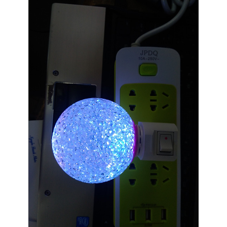 Đèn ngủ hình quả cầu tự động đổi màu