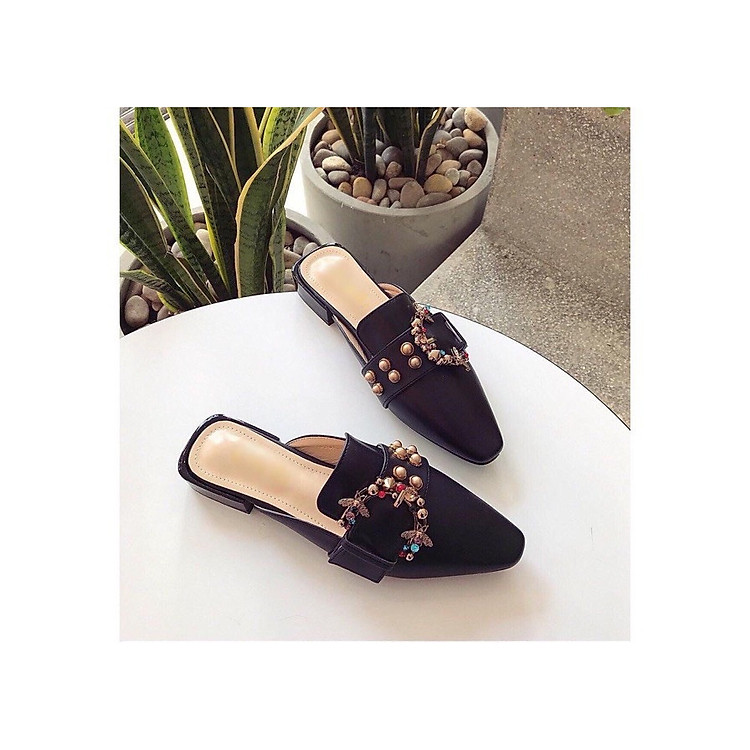 Giày Nữ Sục Đá Màu Chữ C Mũi Nhọn Cao Cấp