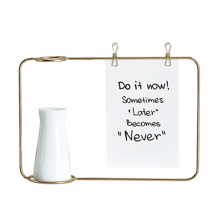 Lọ hoa khung sắt treo thông điệp