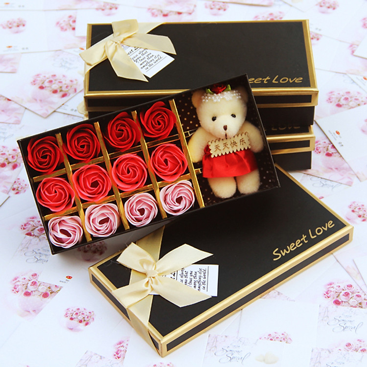 Hộp Quà Hoa Hồng Sáp 12 Bông 3 Màu Sắc Kèm Gấu