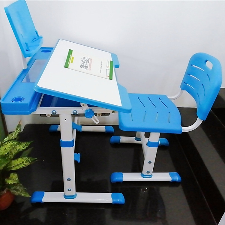 Bàn học sinh chống gù, chống cận đa năng mẫu mới, kèm đèn không dây 3 chế độ