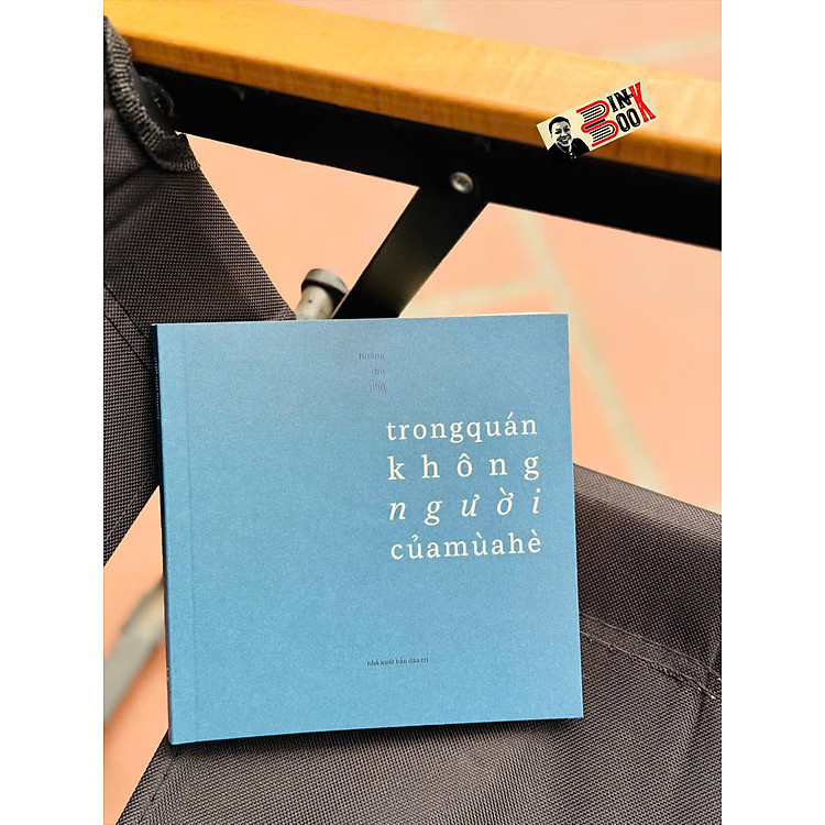 TRONG QUÁN KHÔNG NGƯỜI CỦA MÙA HÈ