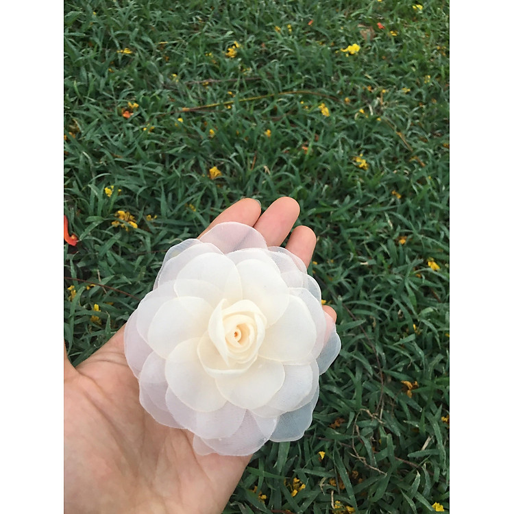 Hoa cài áo Handmade màu Nude/ Trắng