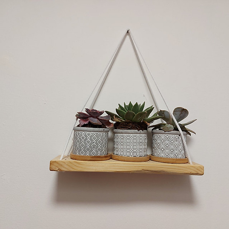 Kệ gỗ treo tường có dây trang trí nhà cửa gỗ thông tự nhiên kích thước 40x13 cm