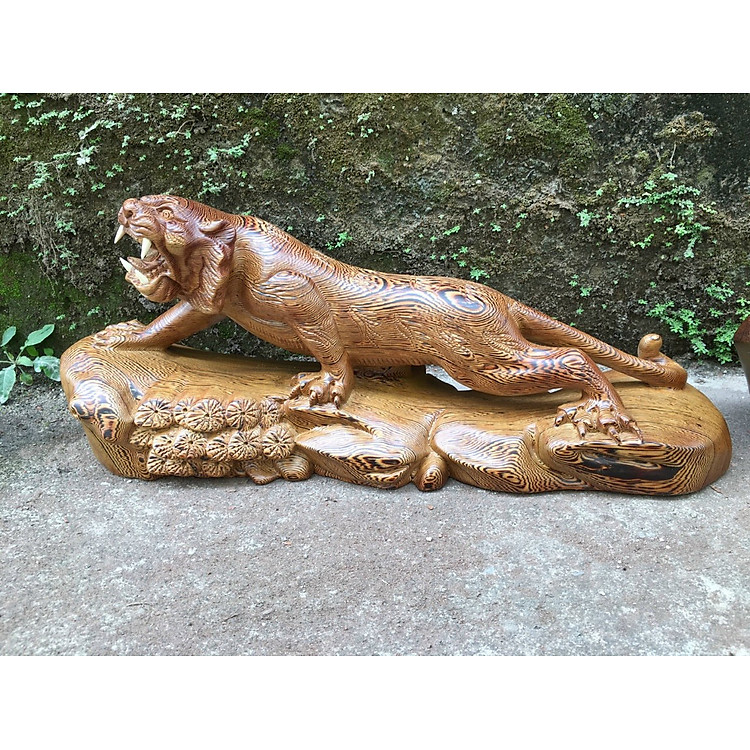 Tượng con hổ bằng gỗ mun đuôi công (50×20×12cm)