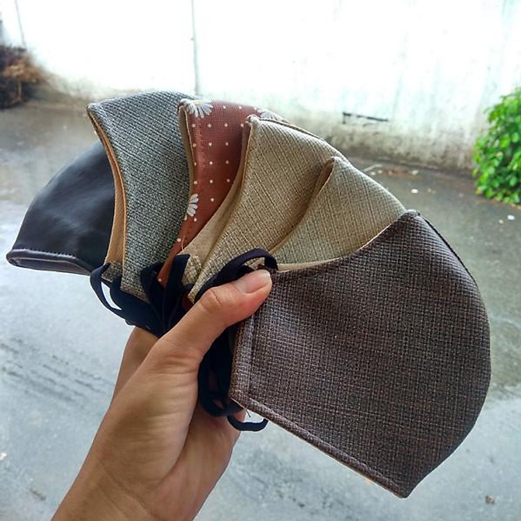 Bộ 2 Khẩu Trang Da Đi Mưa Chống Thấm Nước (Màu Ngẫu Nhiên)