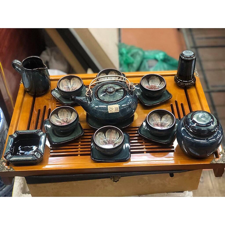 Ấm chén hỏa biến nghệ nhân Tô Thanh Sơn nở hoa trong lòng chén