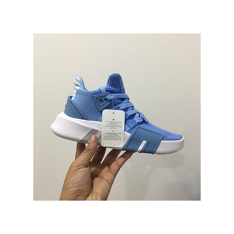 Giày sneaker màu xanh dương kẻ trắng