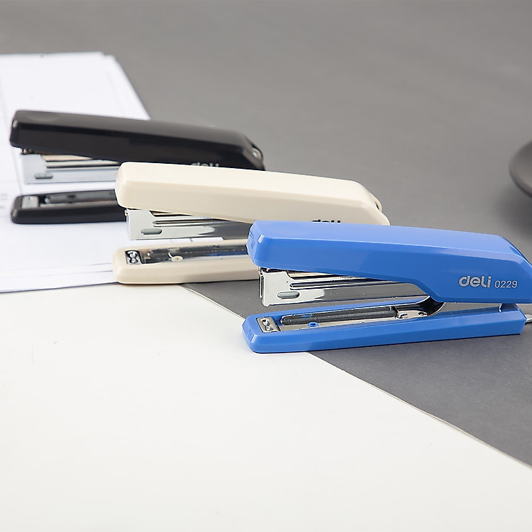 Bấm Kim Deli 0229 – Đen