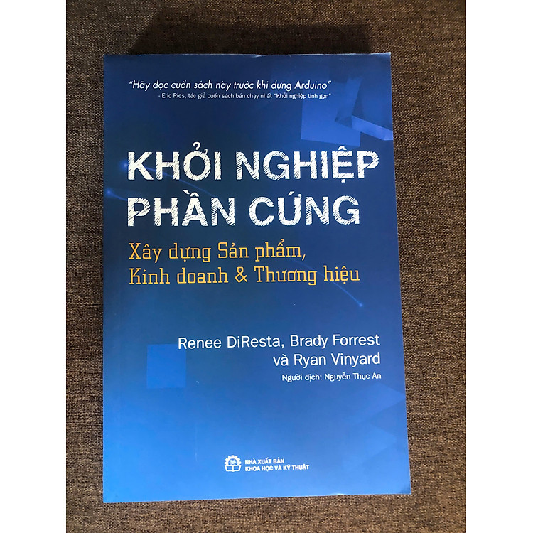 KHỞI NGHIỆP PHẦN CỨNG: XÂY DỰNG SẢN PHẨM, KINH DOANH VÀ THƯƠNG HIỆU (Renee Diresta; Brady Forrest; Ryan Vinyard)