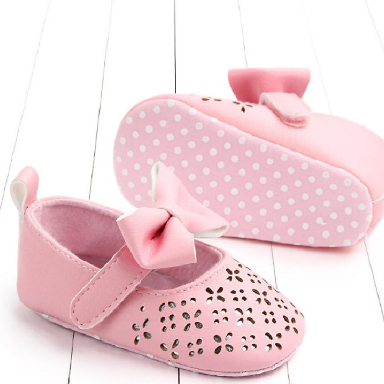 Giày tập đi đục lỗ