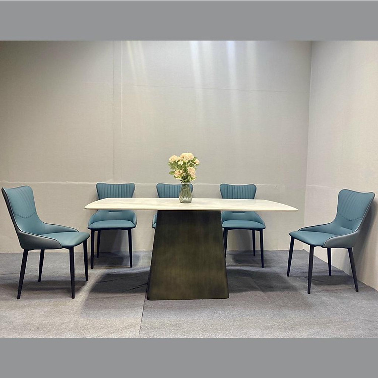 Bàn ăn mặt đá Ceramic bóng chân hình thang khung thép kết hợp ghế Royal sọc