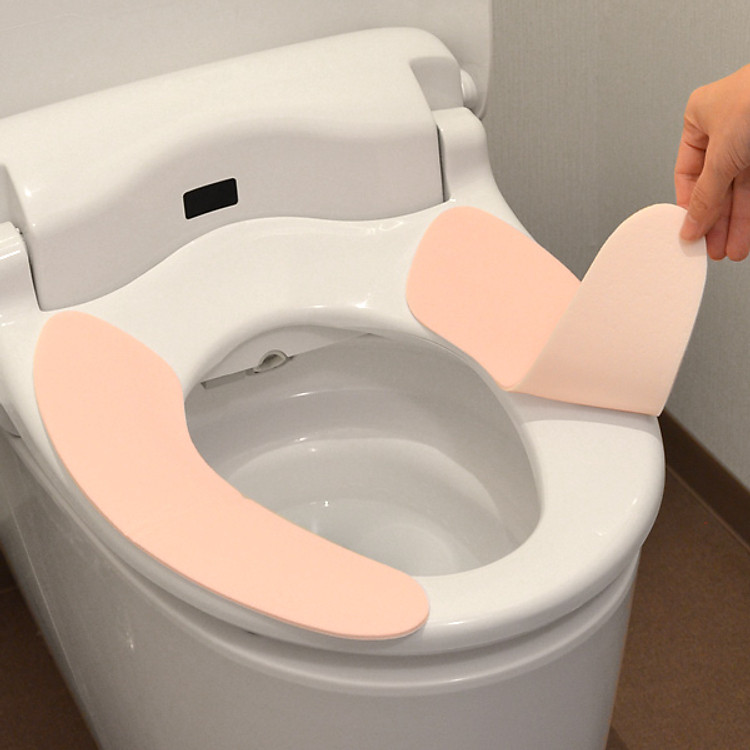 Bộ 2 miếng lót nỉ bồn cầu êm ái (giao màu ngẫu nhiên) - Hàng Nội Địa Nhật