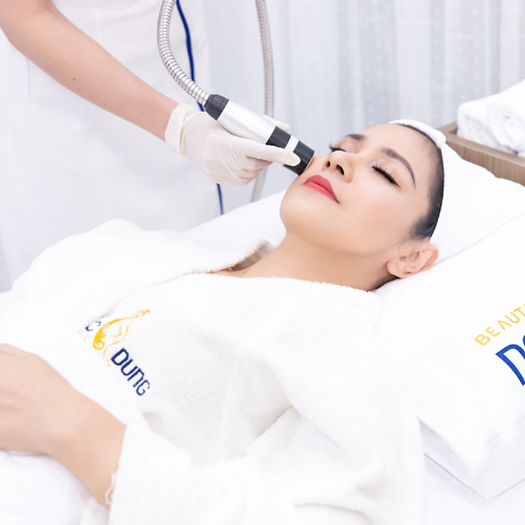 TMV Ngọc Dung - Thay Da Đón Hè Với Căng Trắng Da Phương Pháp Điện Di Tế Bào Gốc