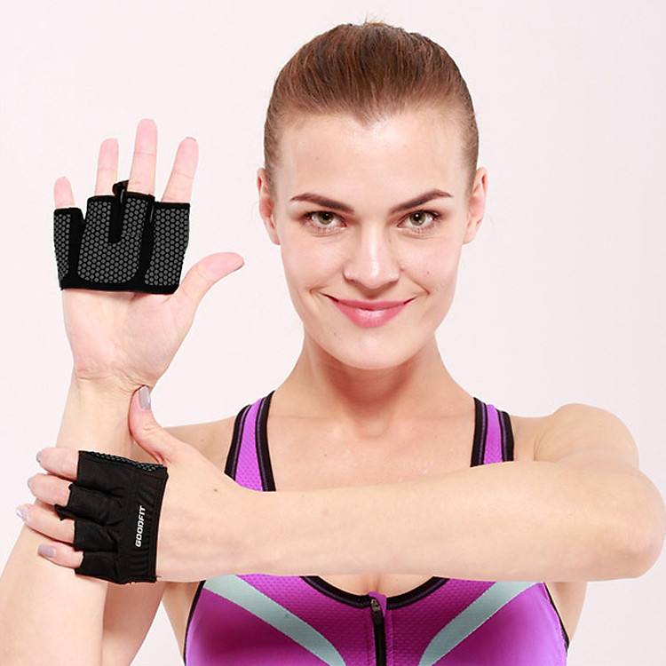 Găng tay hở ngón, bao tay tập gym có đệm silicone chống trượt, vải đục lỗ thoáng khí Goodfit GF204G