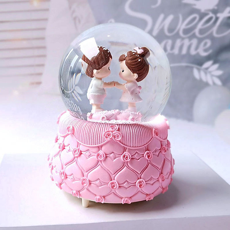 Quả Cầu Tuyết phát Nhạc có Đèn Couple Bé yêu (10*15cm)