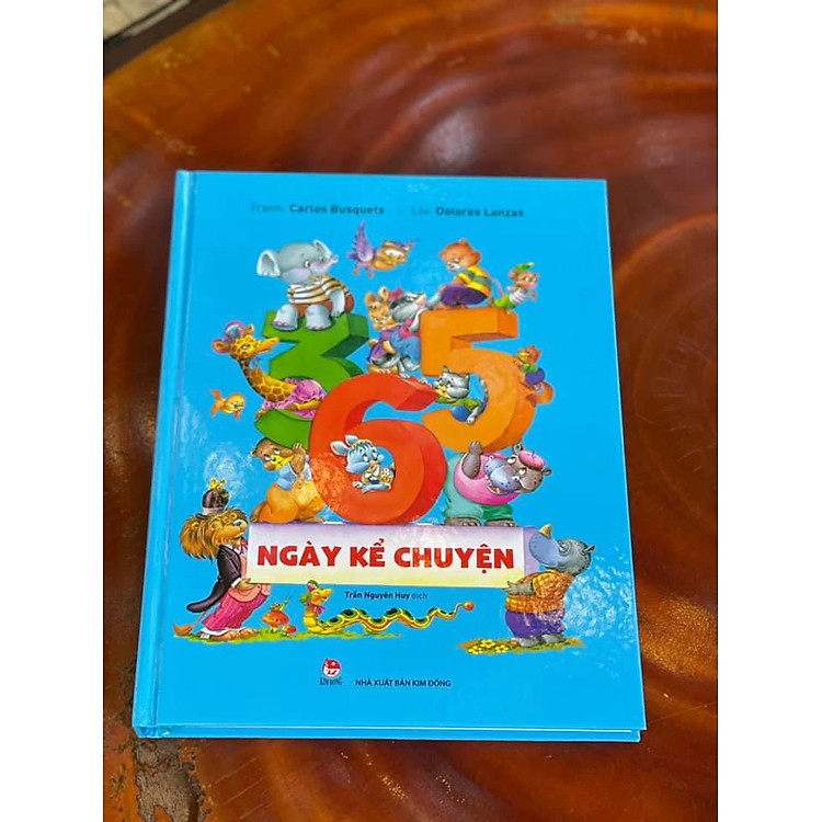 365 NGÀY KỂ CHUYỆN