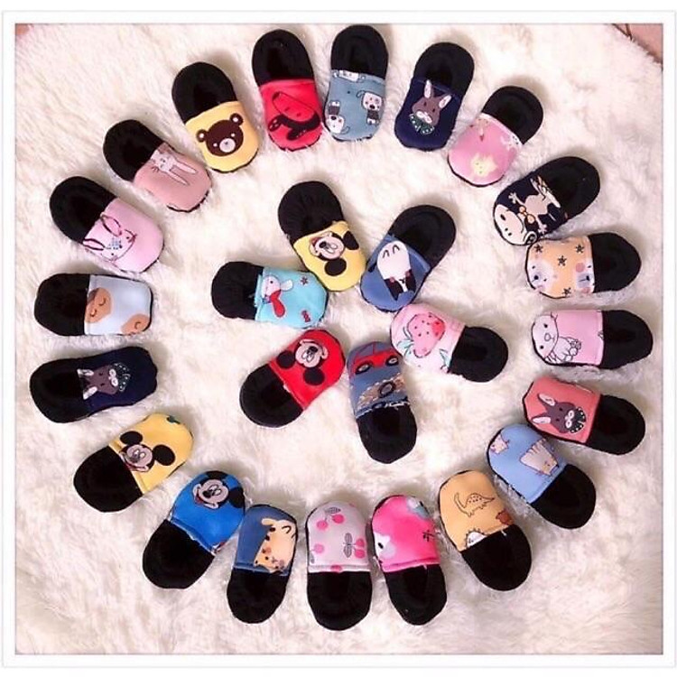 GIÀY NỈ GIỮ ẤM CHÂN CHO BÉ ĐI TRONG NHÀ