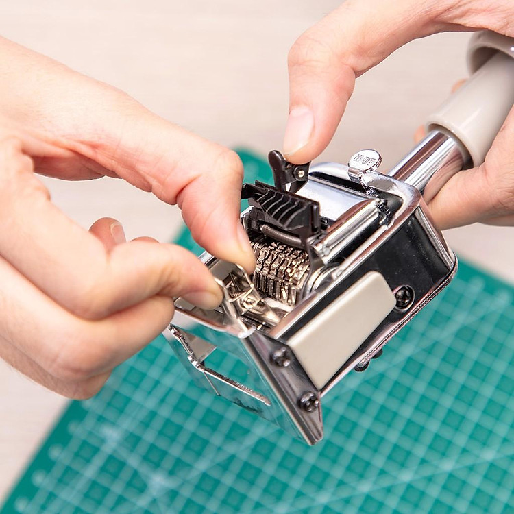 Dấu nhảy kim loại 6 số Deli (1 chiếc) - Ảnh 4