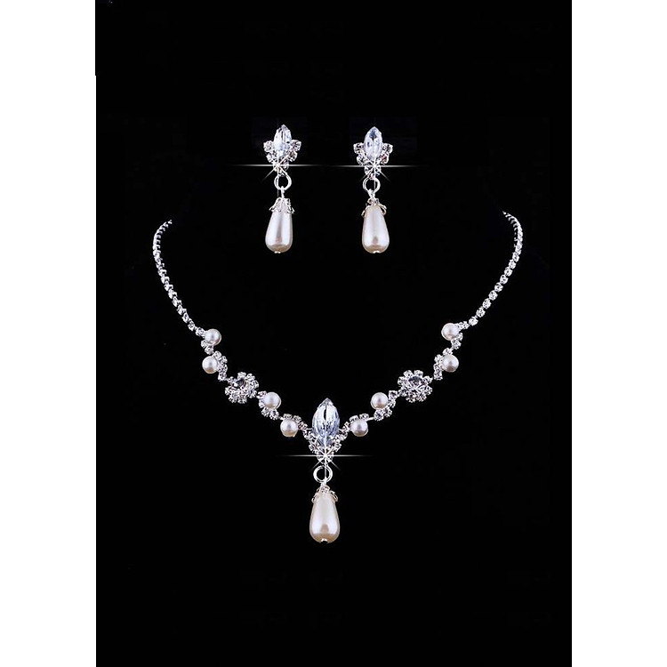 Bộ trang sức cô dâu ngọc trai lộng lẫy