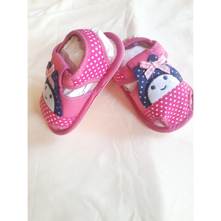 GIÀY ĐẾ NHỰA HÌNH BÚP BÊ MÀU HỒNG CHO BÉ GÁI MÀU NGẪU NHIÊN