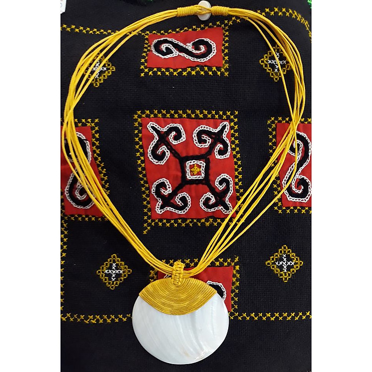 Vòng cổ gốm lưu niệm