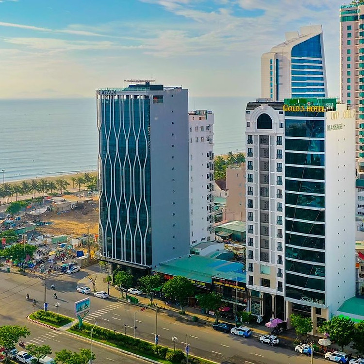 Gold Luxury Hotel 4* Đà Nẵng - Sát Biển Mỹ Khê, Buffet Sáng, Hồ Bơi