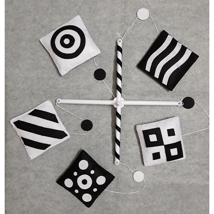 Treo nôi đen trắng mẫu vuông kích thích thị giác cho bé