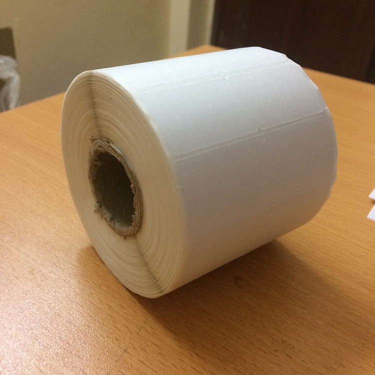 Giấy in mã vạch tem thường 50x30mm cuộn 50m 2 tem/ hàng