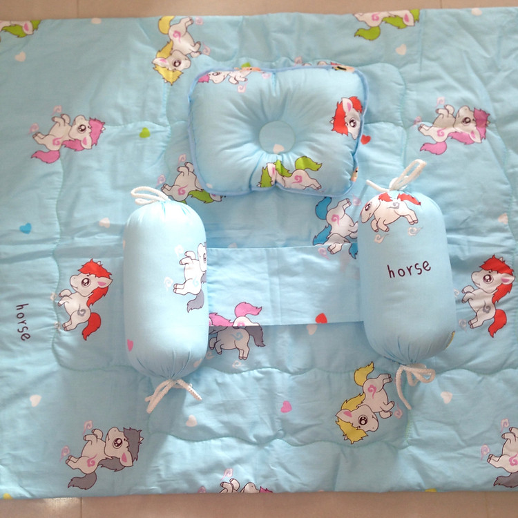 Bộ gối chặn kèm chăn cho bé họa tiết ngẫu nhiên
